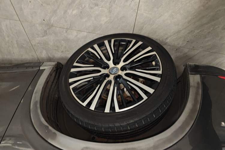 Used CHANGAN OSHAN X5 2021 1.5T DCT Flagship Edition Exterior 4