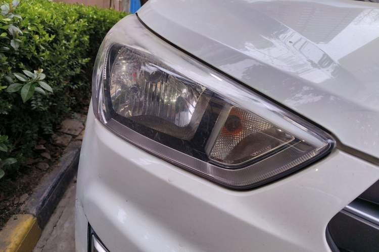 Used Hyundai ix25 2015 1.6L Automatic Two-Wheel Drive Smart GLS Trim Right Front Headlight