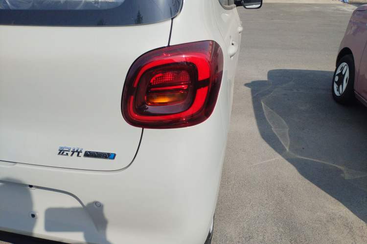 Used Wuling Hongguang MINIEV 2025 Four-Door Version Advanced Edition Exterior 3