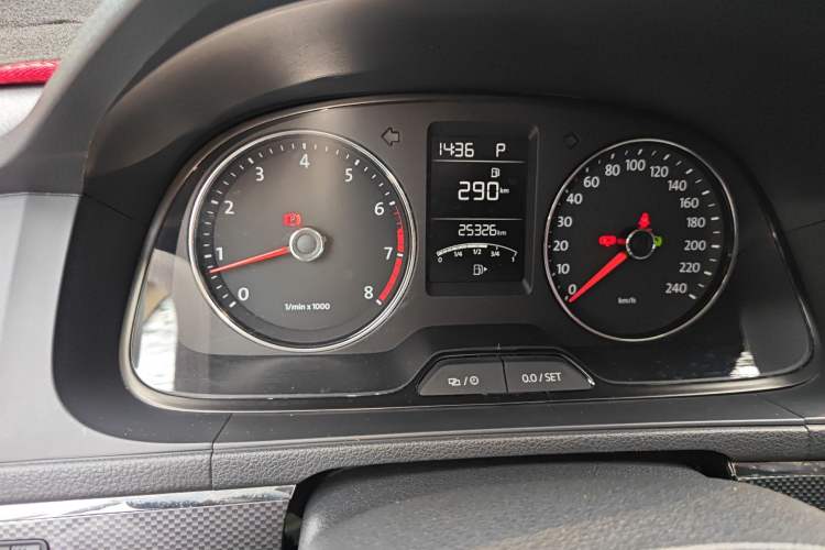 Used Volkswagen Cross Lavida 2014 1.6L Automatic Odometer Close Up