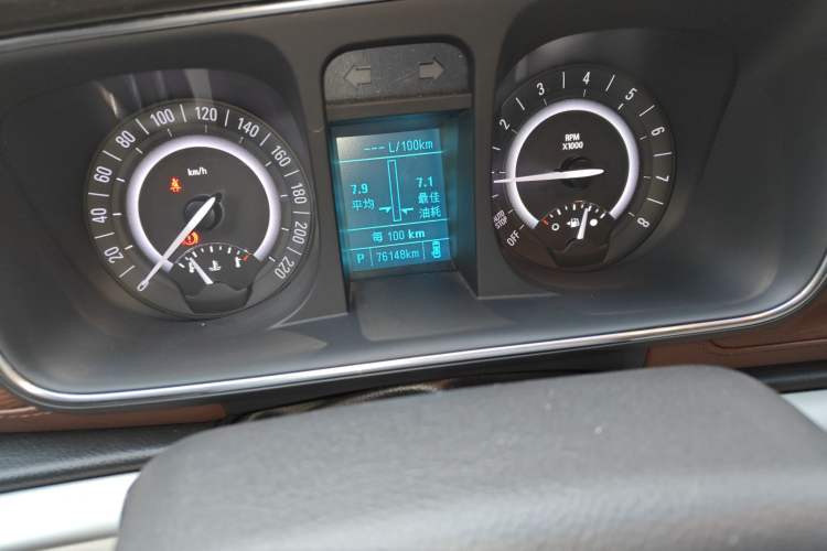 Used Buick GL8 2018 28T Luxury Model China VI Standard Odometer Close Up