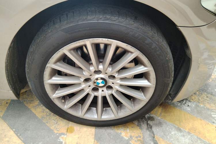Used BMW 5 Series 2011 535Li Leading Model Right Front Wheel Hub