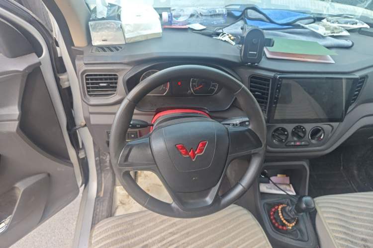 Used Wuling Hongguang V 2021 1.5L Jingqu Version LAR Steering Wheel