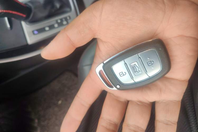 Used Hyundai Elantra (5th Generation / Langdong) 2015 1.6L Automatic Leading Model Vehicle Key