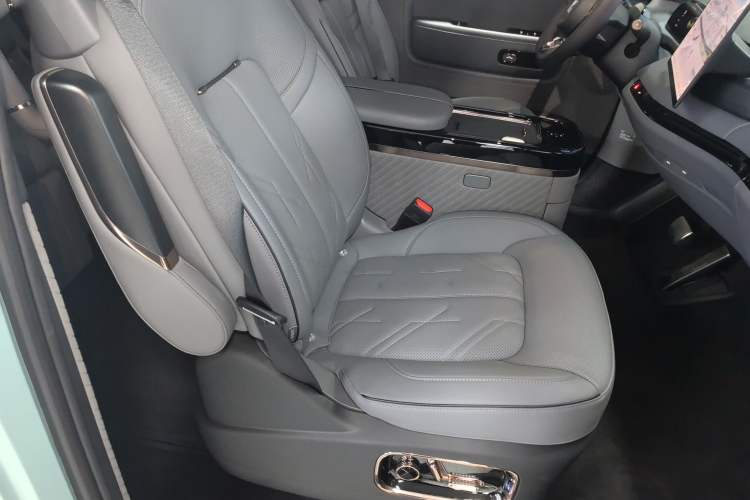 Used Zeekr MIX 2025 Intelligent Driving Version Right Front Seat