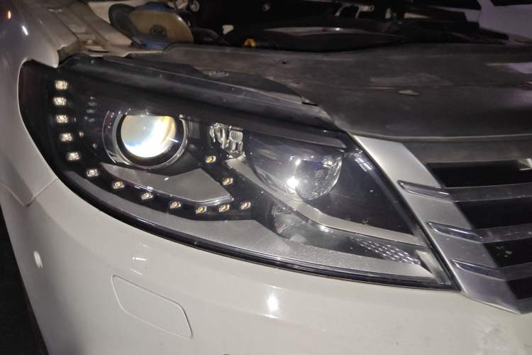 Used Volkswagen CC 2015 1.8TSI Luxury Model Right Front Headlight