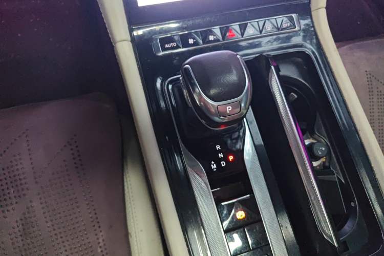 Used Hongqi H5 2023 2.0T Automatic Smart Connect Flagship Edition