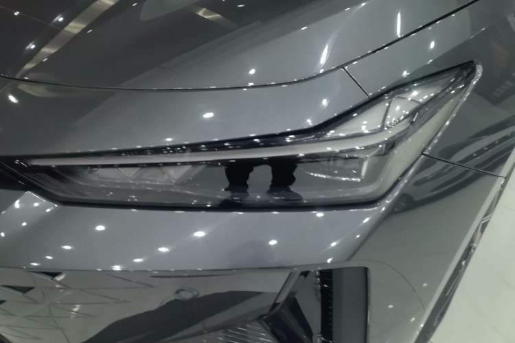 Used Changan UNI-V iDD 2024 Blue Whale Smart Electric iDD 136km ZhiKu Model