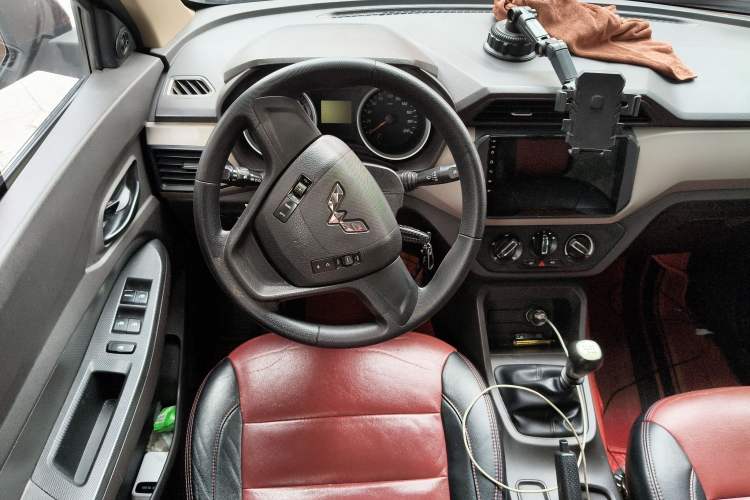 Used Wuling Hongguang 2019 1.5L S Standard Version China VI LAR