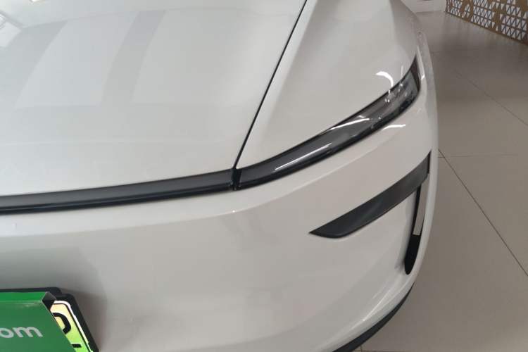 Used Tesla Model Y 2025 Long-Range All-Wheel-Drive Version