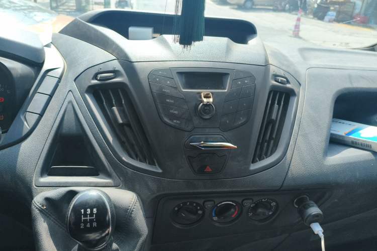 Used Ford Transit 2019 2.0T Gasoline Multi-Function Commercial Vehicle Short Wheelbase Mid-Roof 6-Seater China VI Standard Audio And AC Panel