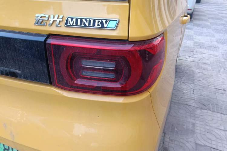 Used Wuling Hongguang MINIEV 2021 Macaron Fashion Model Lithium Iron Phosphate Right Rear Taillight