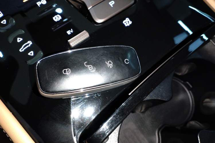 Used Denza D9 2022 DM-i 970 Four-Wheel Drive Flagship Model