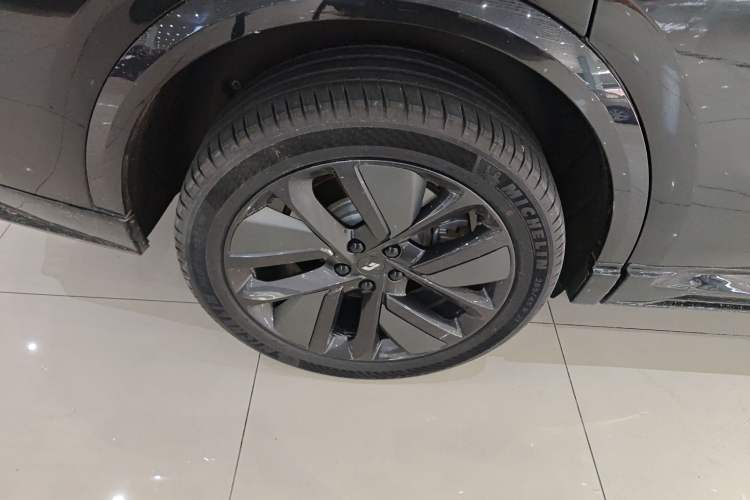 Used Li Auto L9 2023 Pro Model Right Rear Wheel Hub