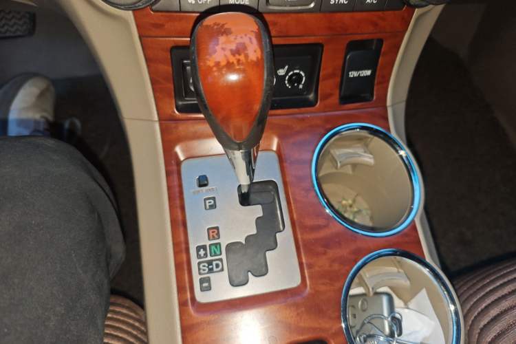 Used Toyota Highlander 2009 2.7L Two-Wheel Drive 7-Seater Supreme Edition Gear Lever