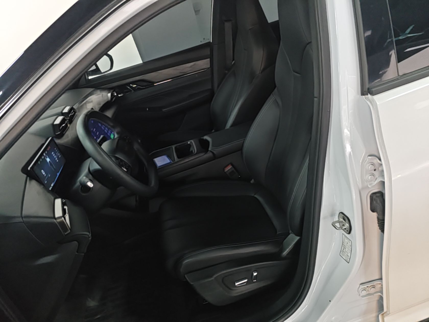 Dongfeng Aeolus L7 New Energy 2025 518 Comfort Edition — снимка 17