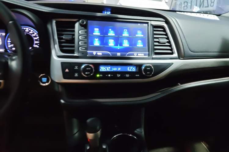 Used Toyota Highlander 2018 2.0T Four-Wheel Drive Knight Edition 7 Seats China VI Standard