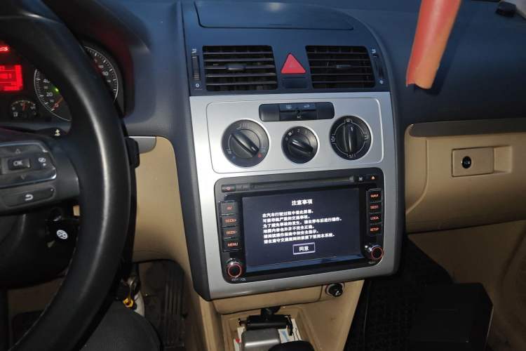 Used Volkswagen Touran 2008 2.0L Zhiya Edition Automatic 5 Seats Audio And AC Panel