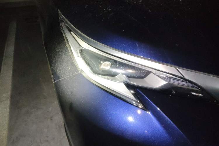 Used Toyota SIENNA 2021 2.5L Hybrid Premium Edition Right Front Headlight