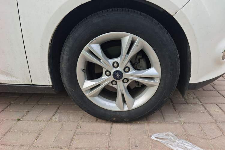 Used Ford Focus 2012 Sedan 1.6L Manual Fashion Edition Right Front Wheel Hub