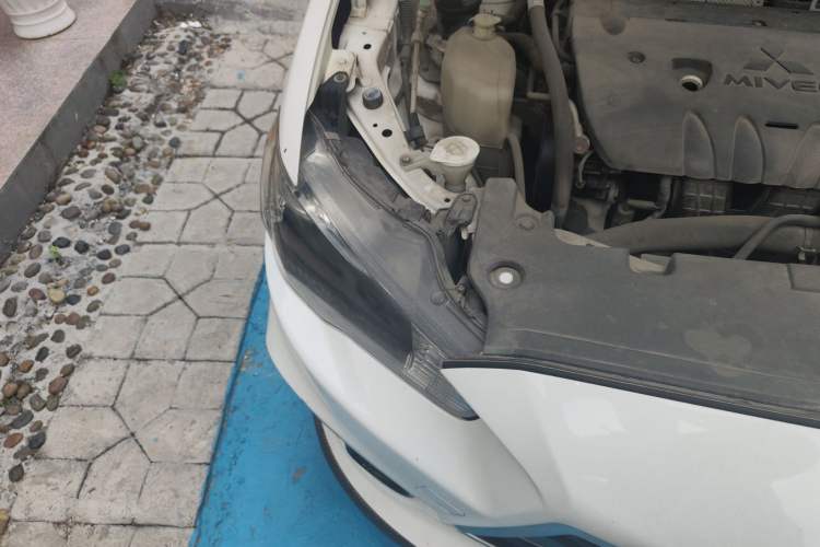 Used Mitsubishi Lancer EX 2016 1.8L Manual Black-and-White Retro Edition Right Front Headlight