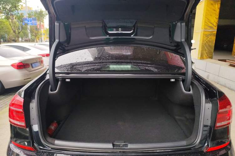 Used Volkswagen Passat 2016 330TSI DSG Luxury Edition Trunk