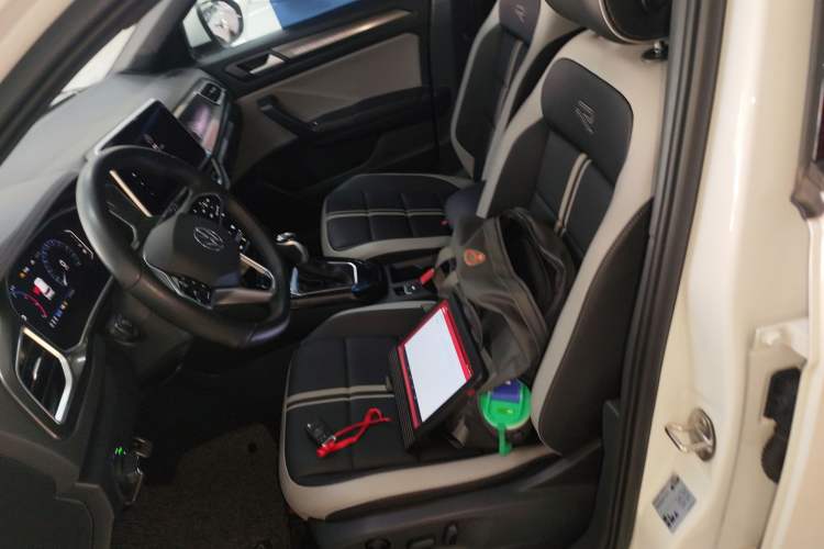 Used Volkswagen T-ROC 2024 300TSI DSG Two-Wheel-Drive Chen Guang Edition Left Front Seat