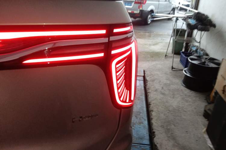 Used Hongqi HQ9 2023 2.0T Smart Connect Flagship Edition