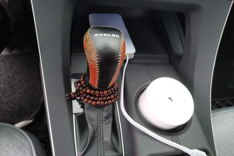 Used Toyota Avalon 2019 2.5L Ambition Version China VI Standard Gear Lever