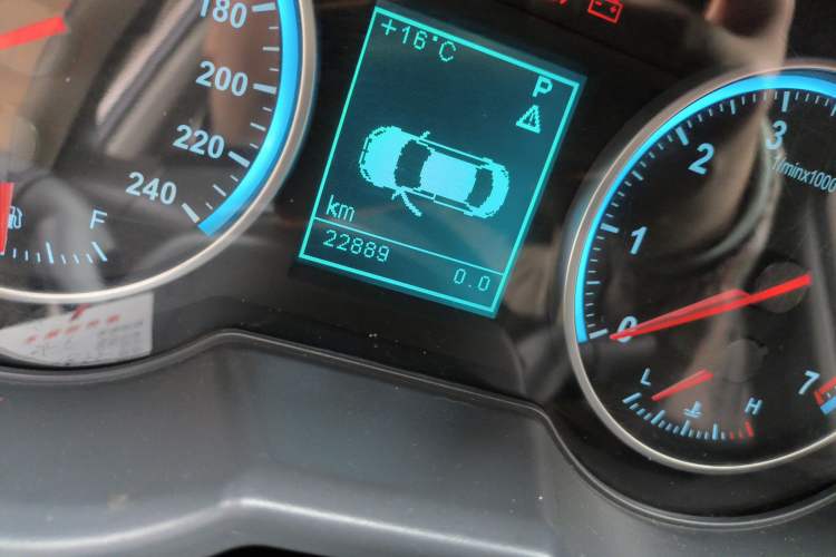 Used Brilliance H530 2017 1.6L Automatic Comfort Model Odometer Close Up