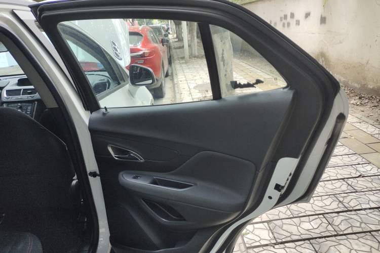 Used Buick Encore 2015 1.4T Automatic Two-Wheel Drive Urban Elite Version