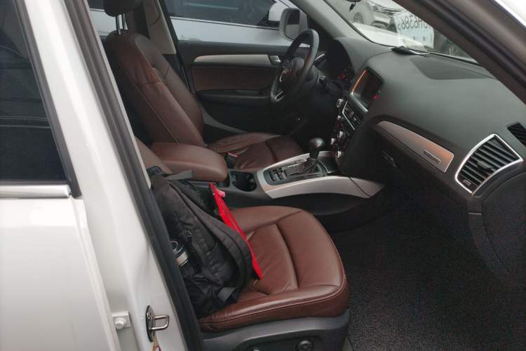 Used Audi Q5 2015 40 TFSI Technology Edition Right Front Seat