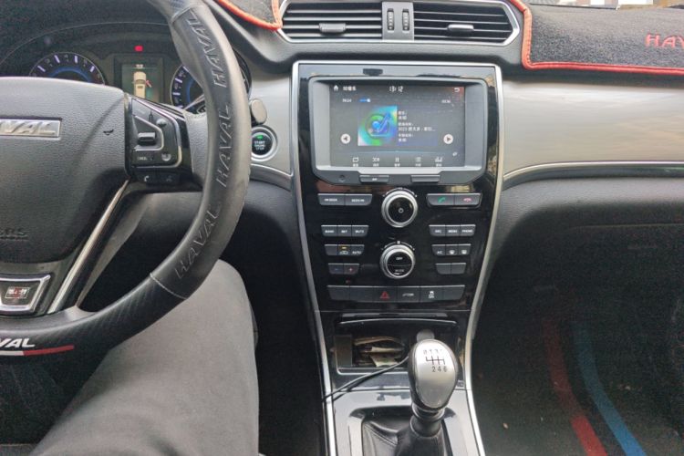 Used Haval H2 2018 Chuanxiang Edition Red Badge 1.5T Manual Two-Wheel Drive Fashionable Model Audio And AC Panel