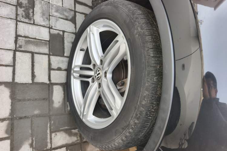 Used Volkswagen Touareg 2011 3.0 TSI High-End Version Right Front Wheel Hub