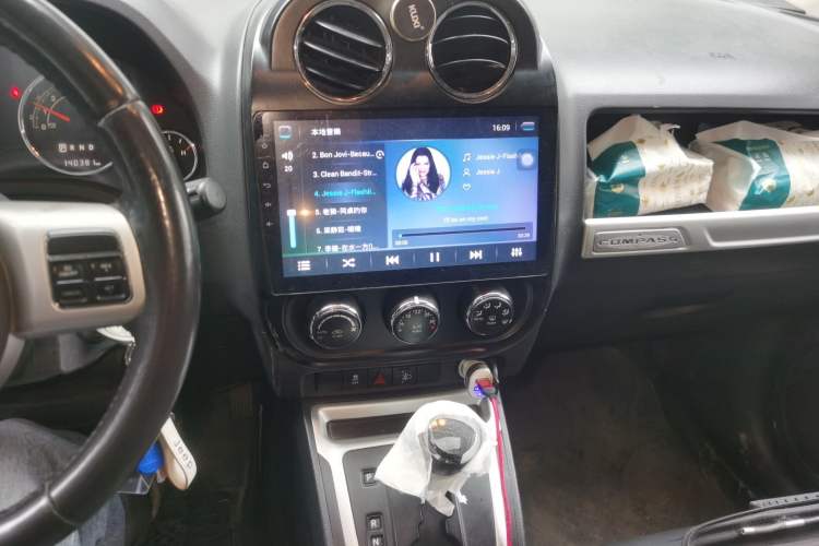 Used Jeep Compass 2014 2.4L four-wheel drive sport version