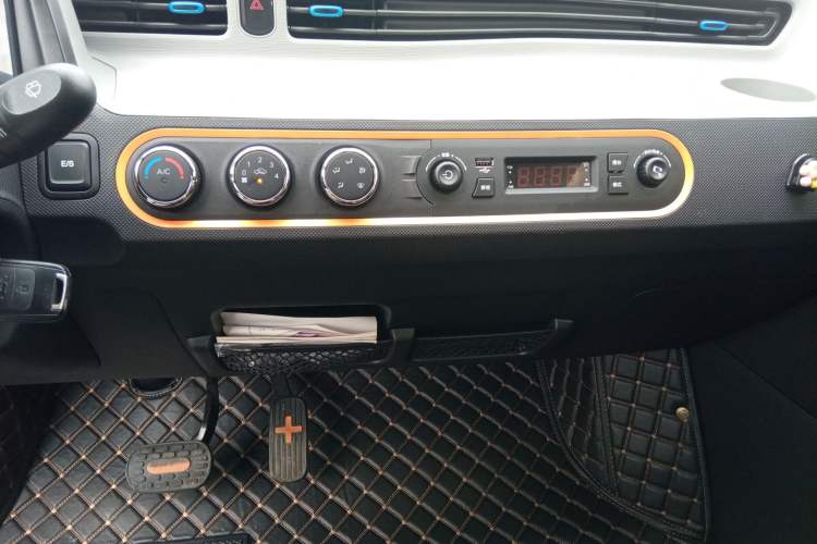 Used Wuling Hongguang MINIEV 2020 Easy Version Lithium-Ion Battery Audio And AC Panel