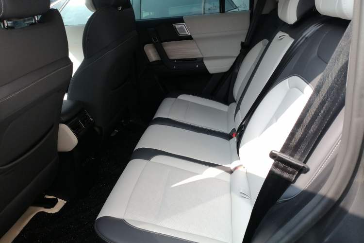 Used iCAR 03 2024 501km Two-Wheel Drive Long-Range Yuechao Edition Left Rear Seat