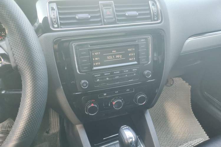 Used Volkswagen Sagitar 2015 230TSI Automatic Comfort Version