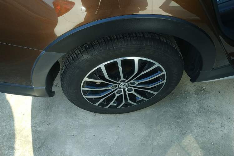 Used Volkswagen Cross Lavida 2014 1.4TSI DSG
