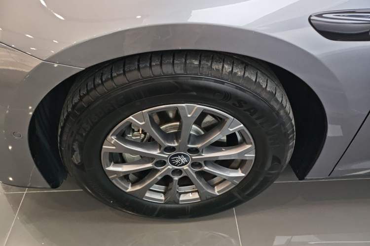 Used BYD Qin L 2025 DM-i Smart Drive 80KM Leading Model Left Front Wheel Hub