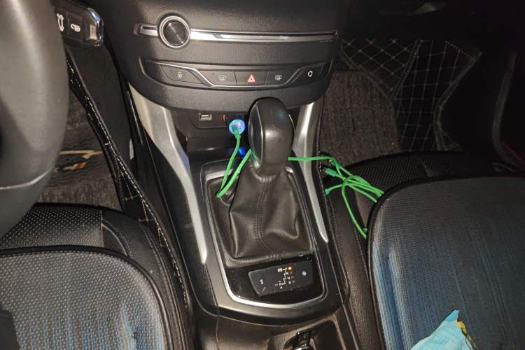 Used Peugeot 308S 2015 1.2T Automatic Jingchi Edition Gear Lever