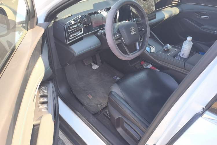 Used BYD Qin L 2025 DM-i Smart Drive 80KM Leading Model
