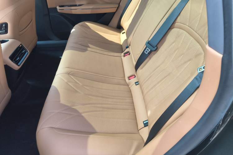 Used Geely Galaxy 8 2025 130km EM-P Starship Edition Left Rear Seat