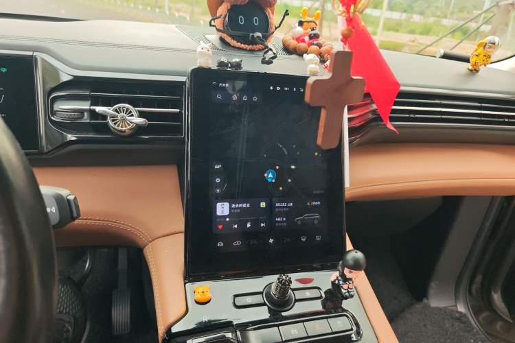 Used Nio ES8 2018 Founder Edition Audio And AC Panel