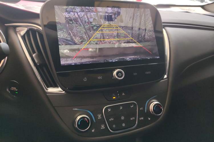 Used Chevrolet Malibu XL 2022 Redline 550T Automatic Sport Edition Audio And AC Panel