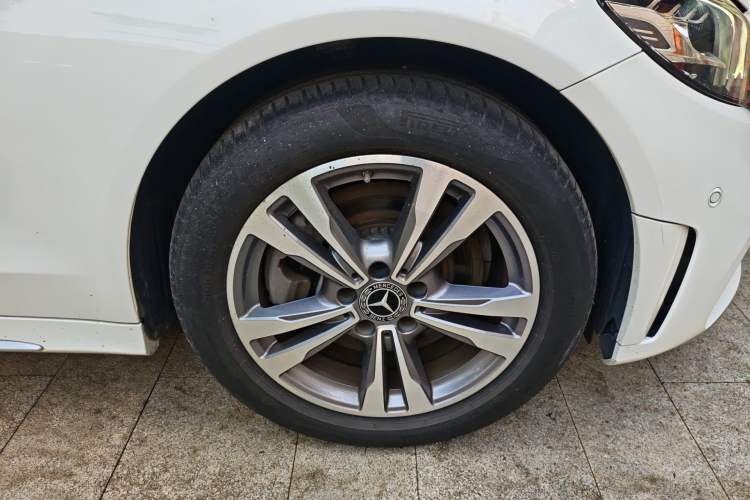 Used Mercedes-Benz C-Class 2021 C 200 L Fashion Edition Sport Version Right Front Wheel Hub