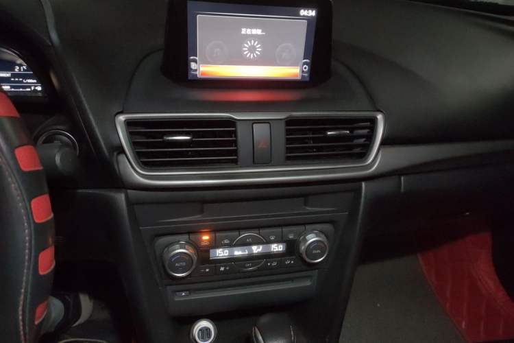 Used Mazda 3 Axela 2017 Sedan 1.5L Automatic Luxury Model Emission Standard China V Audio And AC Panel