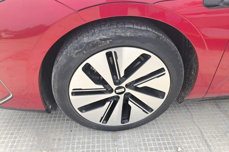 Used Geely Galaxy E8 2024 665 km Range Rear-Drive Starship Long-Range Version Left Front Wheel Hub