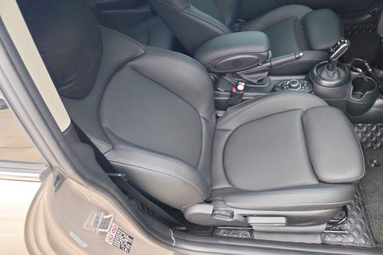 Used MINI 2023 Updated 1.5T COOPER Artist Right Front Seat