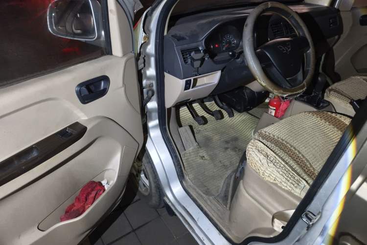 Used Wuling Rongguang 2014 1.5L S Standard Version